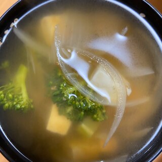 ブロッコリーと豆腐の豆板醤スープ